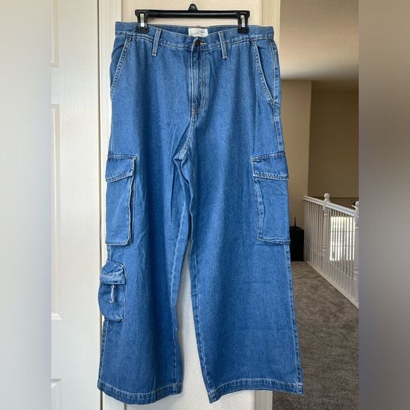 Women's High-Rise Wide Leg Denim Cargo Pants - Universal Thread Medium Wash #250 - Picture 2 of 12